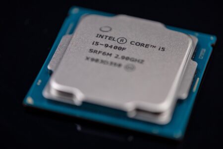 Licenciement massif chez Intel : 34 000 suppressions de postes secoue l'industrie