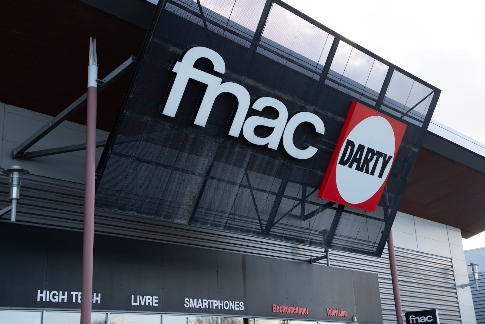Retards de paiement : le gouvernement durcit le ton après l’amende Fnac