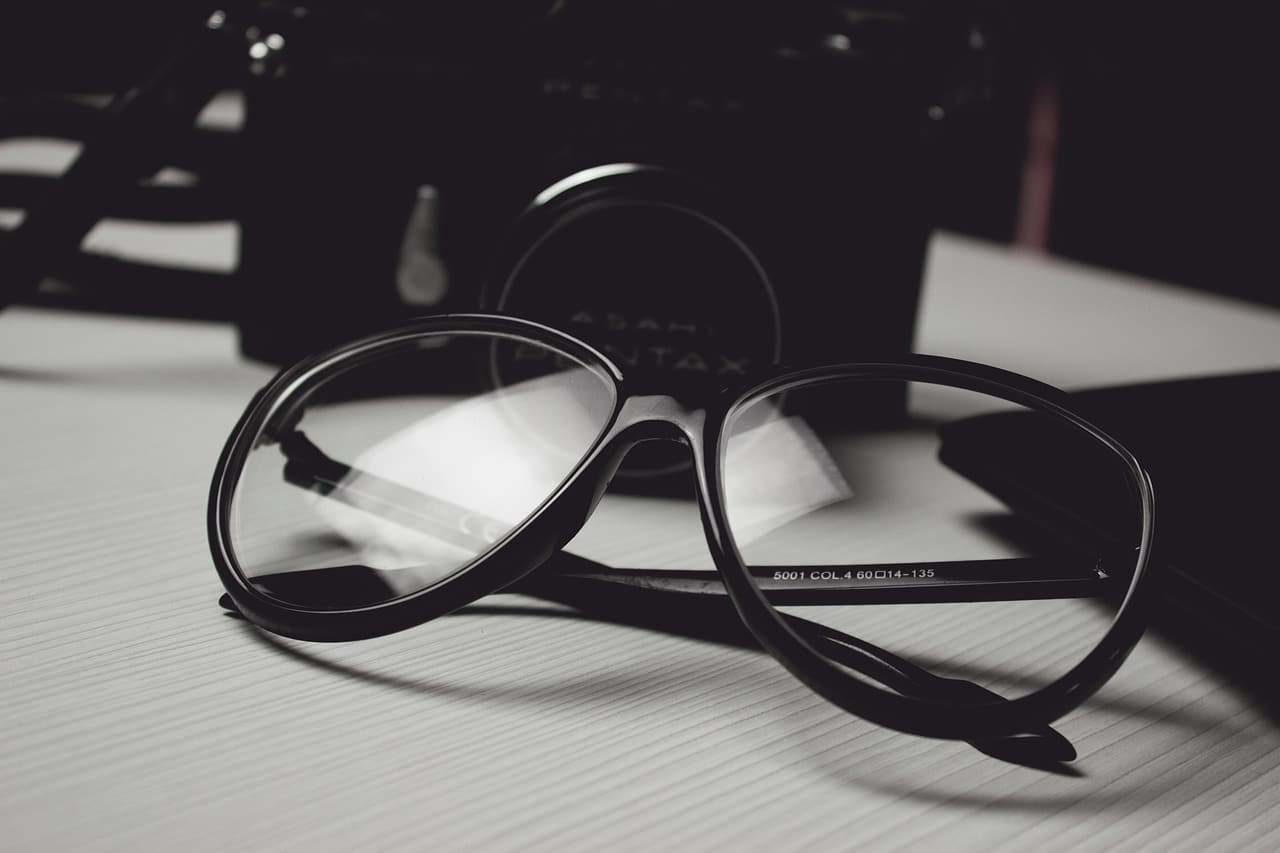 Glasses 472027 1280 (1)