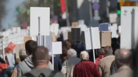 Le 10 septembre sous tension : grèves massives et blocages en vue partout en France ?