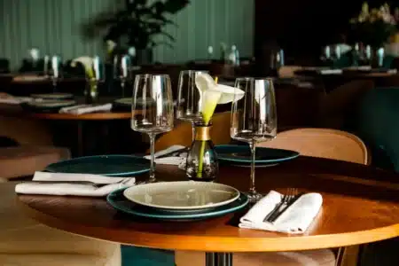 Chaleur insoutenable : les terrasses désertées, les restaurateurs au bord du gouffre