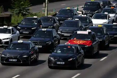 Un gouvernement au bord du gouffre : les taxis gèlent leur colère du 5 septembre