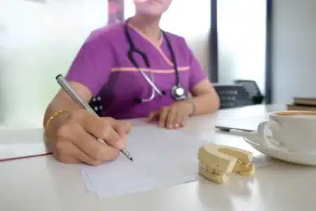 Congés payés et maladie : la décision qui bouleverse les salariés… et inquiète les patrons