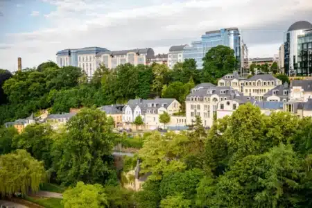 À deux pas de la France, ces villages où les habitants gagnent plus de 10 000 € par mois