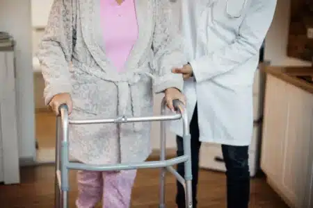 Polémique en France : des étrangers toucheraient 1 000 € de retraite sans avoir cotisé ?