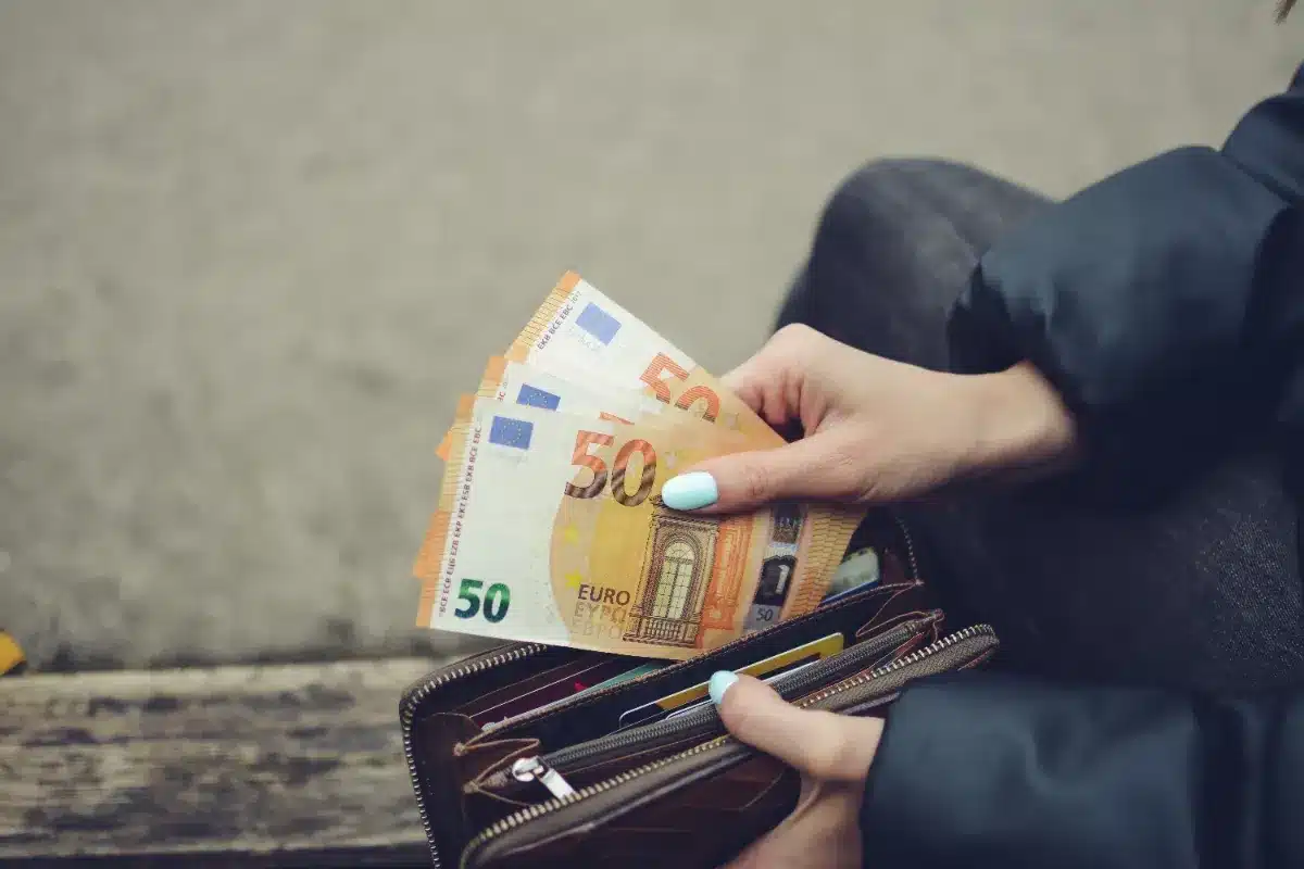 Rumeurs sur le contrôle des retraits d'espèces : une info bidon qui circule en ligne