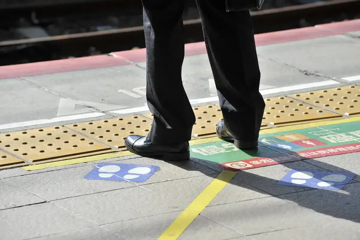Deux étudiants trouvent une faille dans le système de remboursement de billet de train et repartent avec 160 000 €