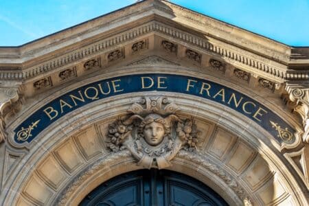 Le gouverneur de la Banque de France exhorte les politiques à trouver des compromis face au déficit
