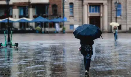 Fini le soleil : la météo bascule, la Toussaint s’annonce sous la pluie