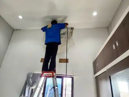 Payer son artisan en cash : une pratique courante… mais souvent illégale