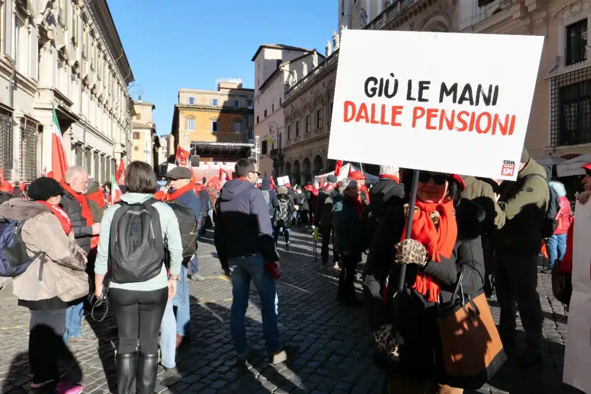Coup de tonnerre en Italie : le gouvernement stoppe la hausse de l’âge de la retraite