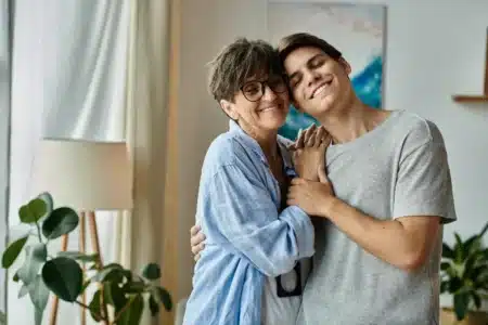 Dons d’argent : une exonération jusqu’à 85 ans ? La mesure qui pourrait tout bouleverser dans les familles