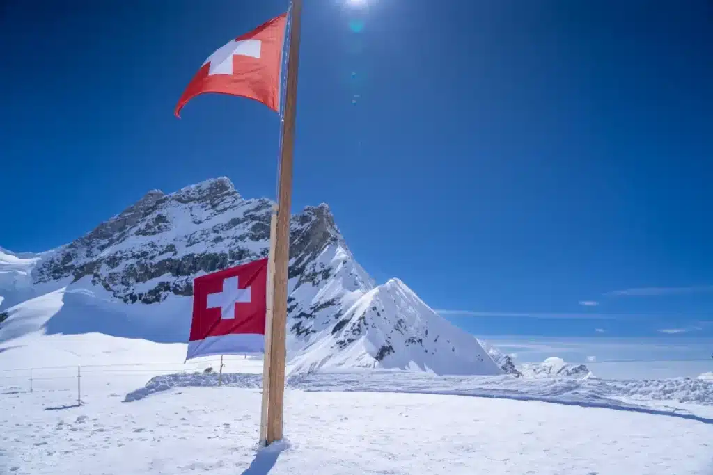 La Suisse en manque de bras : elle propose des salaires jusqu’à 6500 €