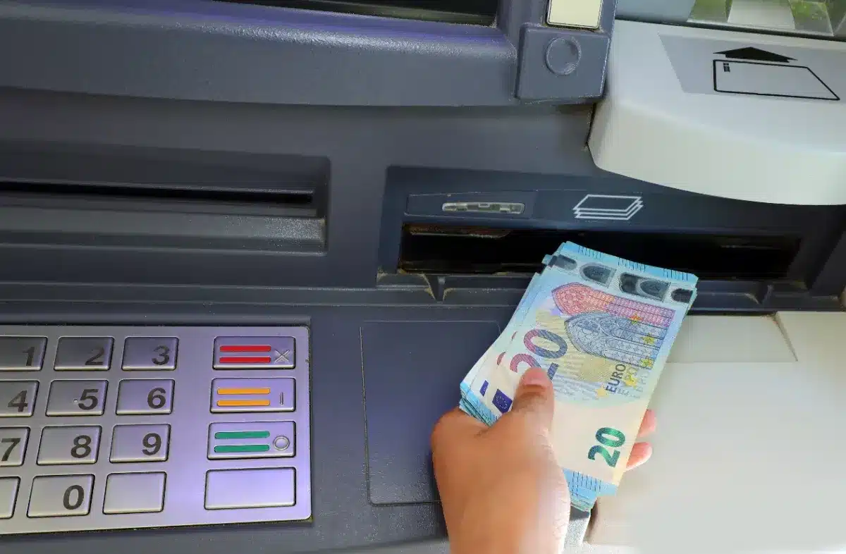 Les distributeurs changent tout : ce service inédit va enfin soulager des millions d’usagers