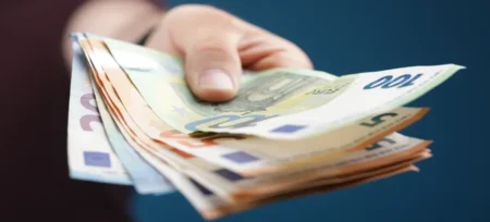 En 2026, les dons d’argent changent de règles : cette erreur peut vous coûter très cher