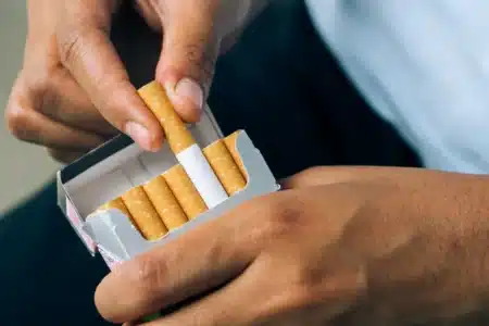 Au 1er février, la claque pour les fumeurs : les nouveaux prix des cigarettes dévoilés