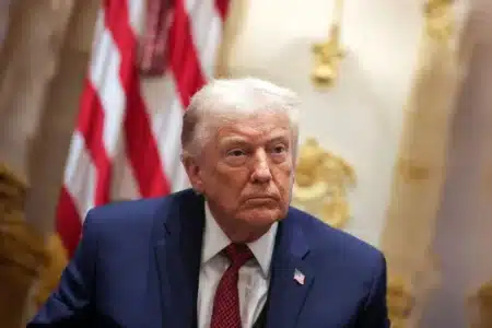 Guerre commerciale en vue ? Trump brandit une taxe à 200% contre les vins français