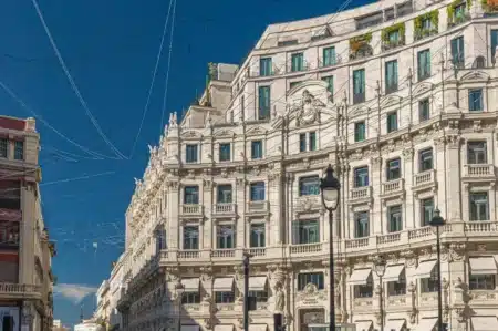 Il payait 1 centime pour des suites à 1 000 € : l’arnaque incroyable dévoilée