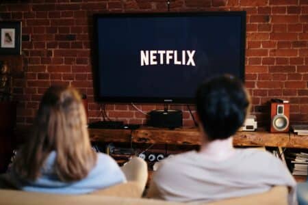 Netflix Face A Une Surenchere A 100 Milliards De Paramount Pour Warner