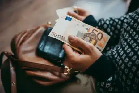 « On ne pourra plus payer comme avant » : l’Europe impose une limite choc pour les paiements en espèces