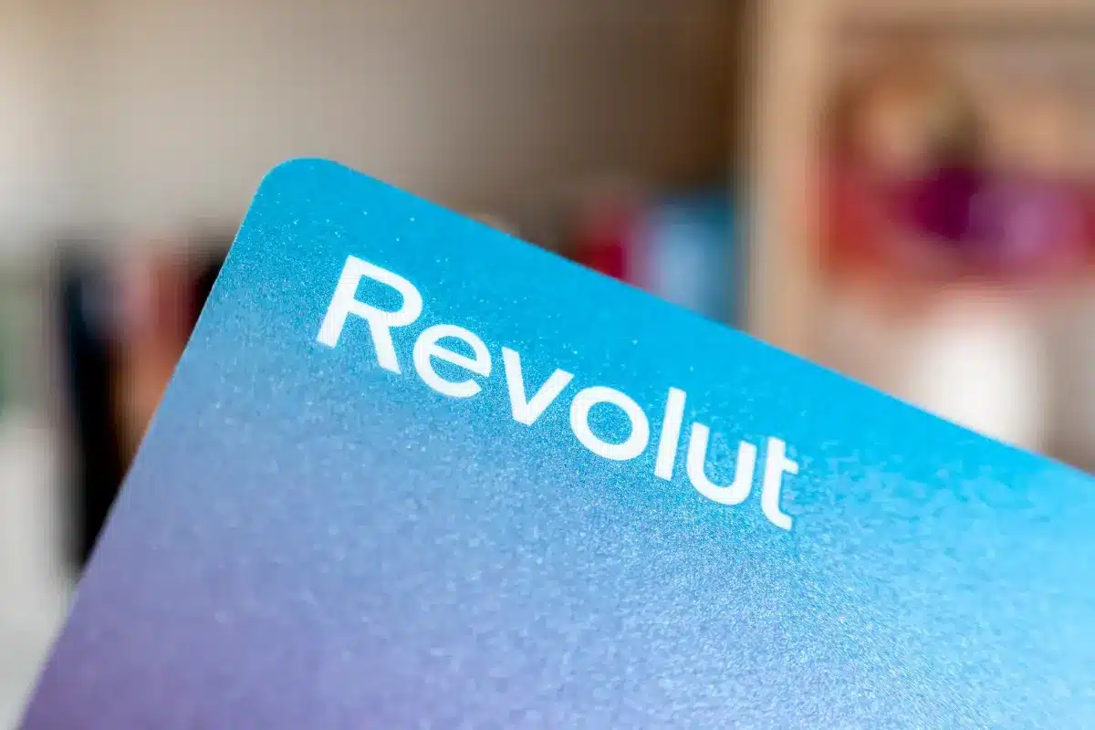 Pourquoi des milliers de Français tournent le dos à leur banque pour celle là ?