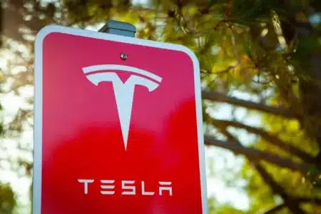 Tesla annule 4 000 gâteaux et disparaît… la boulangerie au bord du gouffre