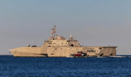 Les États-Unis ont déplacé ces bâtiments clés loin du Moyen-Orient, et ce n’est pas anodin