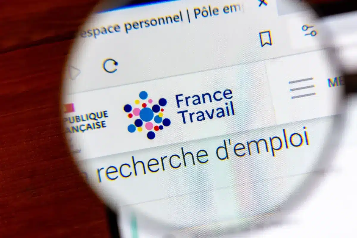 Il touchait 12 000 euros de chômage par mois à cause d’une erreur… jusqu’au jour où tout a basculé