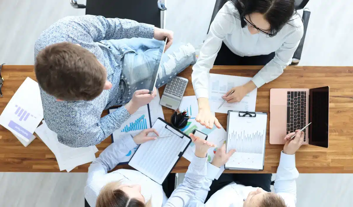 Salariés dopés à l’IA : pourquoi ceux qui l’utilisent finissent par travailler encore plus