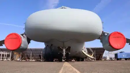 Kawasaki EC-2 : une innovation d'avion de combat intégrant un canot pneumatique pour missions critiques