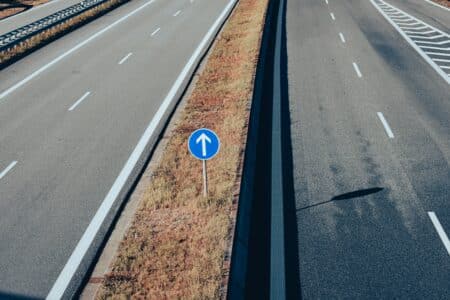 Autoroute à 150 km/h : cette fake news qui a piégé les médias