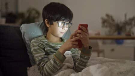 Reseaux Sociaux Le Senat Revoit Linterdiction Pour Les Moins De 15 Ans