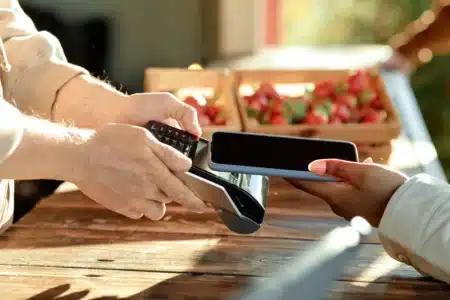 Cette escroquerie au TPE lui a couté 1 700€ : les victimes se multiplient et peu obtiennent un remboursement