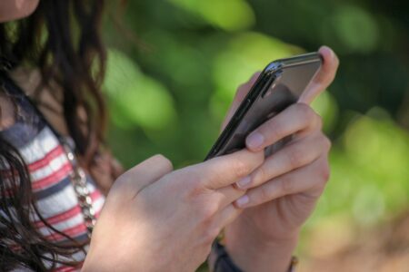 ados-adolescents-smartphone-fraude