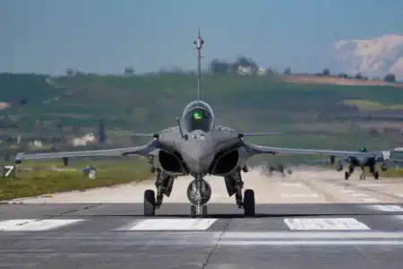 Pourquoi les Su-30SM russes frôlent l'espace aérien de l'OTAN : les Rafale français ont dû décoller plusieurs fois en quelques heures