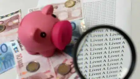 Beaucoup de gens ne le réalisent pas, mais votre livret A génère des intérêts que le fisc surveille : voici ce qu'il faut vraiment déclarer aux impôts