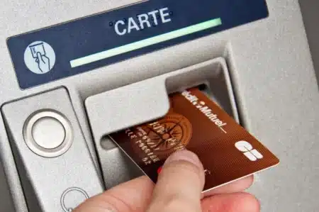 Ni Visa ni Mastercard : cette carte bancaire 100% française bouscule les géants du paiement avec une fonction que personne n'avait osé proposer