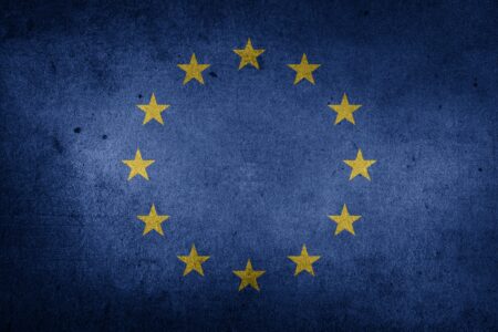 Donald Trump relance la guerre commerciale avec une hausse drastique des droits de douane sur les véhicules européens