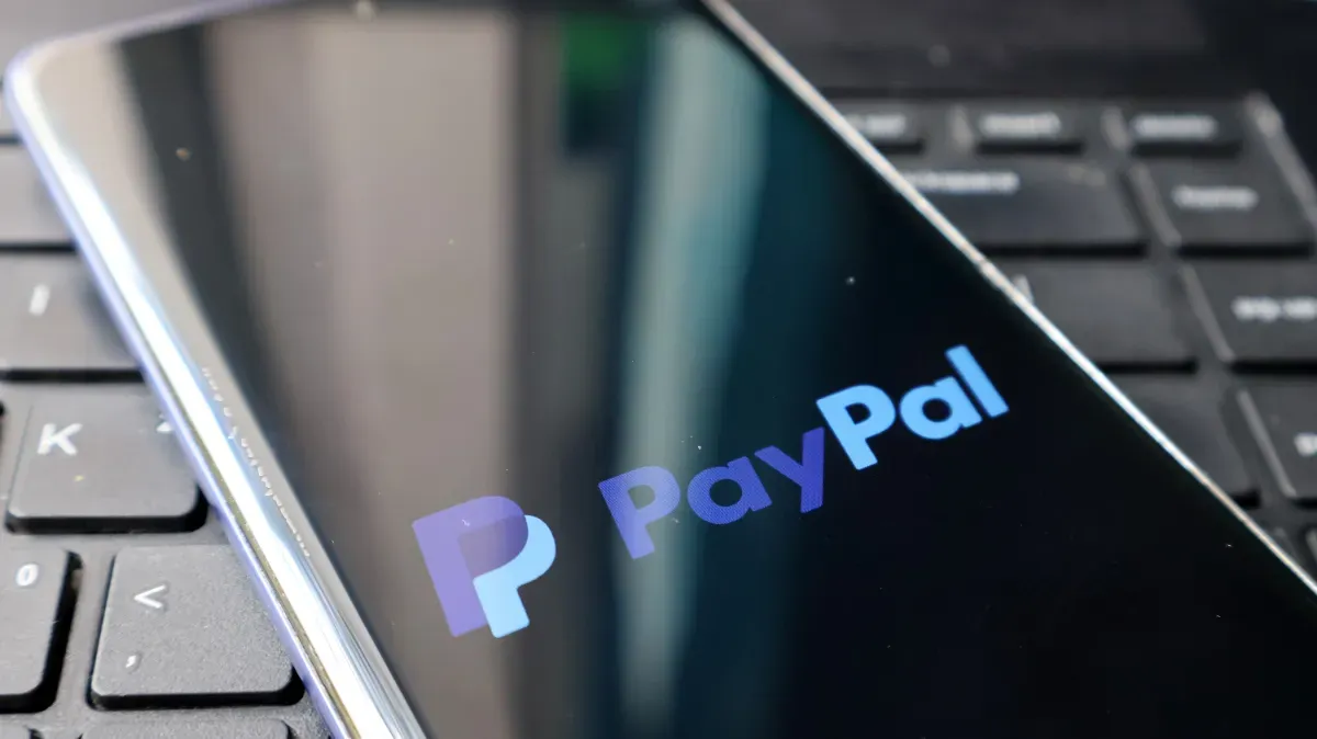 Beaucoup de gens ne le réalisent pas, mais ne pas déclarer votre compte Revolut ou PayPal peut coûter 1 500€ d'amende par compte oublié