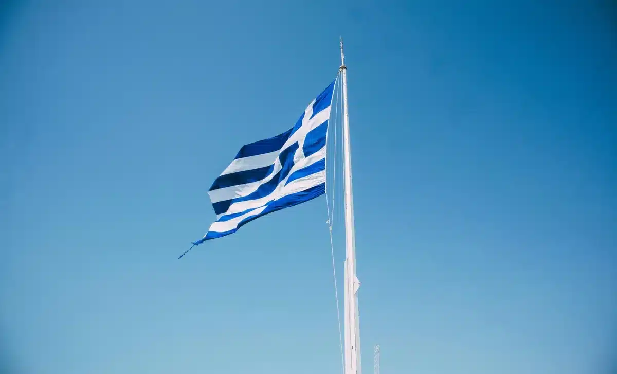 Étranglée par une dette de 210% du PIB en 2020, la Grèce rembourse plus tôt que prévu : les économistes n'en reviennent pas