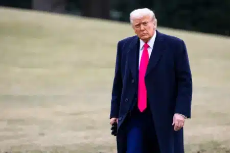 Visite de Trump en Chine : pourquoi les agents de sécurité américains ont balancé chaque objet offert par Pékin avant le décollage