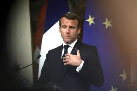 Pourquoi Macron mise 1,55 milliard d'euros sur le quantique et les semi-conducteurs : les industriels français attendaient ça