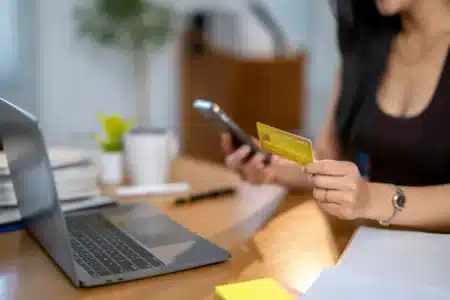Adieu Visa et Mastercard : 130 millions d'Européens vont payer avec une carte 100 % souveraine dès 2026, et les banques américaines n'y peuvent rien