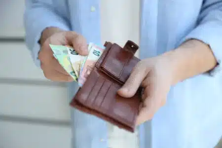 Pourquoi votre portefeuille ne servira bientôt plus à grand-chose : l'UE plafonne les paiements en espèces dès l'an prochain