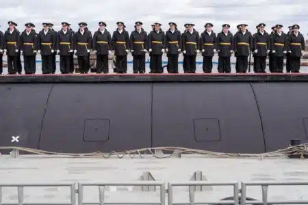 La marine présente un sous-marin pour 43 marins sans cabines ni toilettes : ils vivent les uns sur les autres dans une cage d'acier