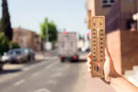 Beaucoup de gens ne le réalisent pas, mais les relevés de température pour 2026 suivent la même courbe qu'en 2003 selon Météo-France