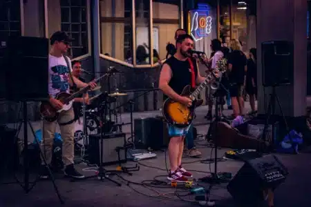 Avant de sortir vos enceintes dimanche soir, sachez que ces règles oubliées de la Fête de la musique coûtent jusqu'à 450 €