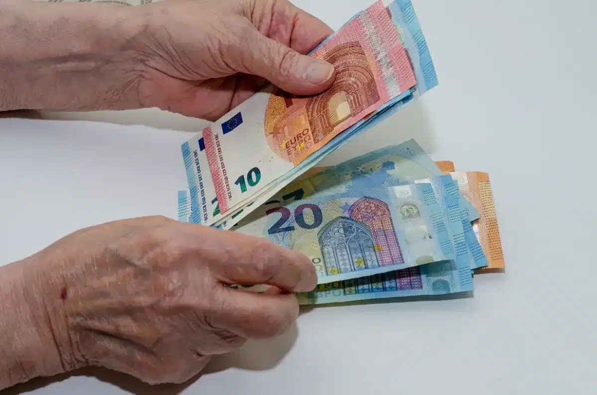 Mauvaise nouvelle pour les retraités en 2026 : si votre pension est inférieure à ce montant, vous faites partie des plus pauvres selon la DREES