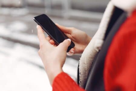 Box internet, forfaits mobiles : pourquoi les prix changent au moment des soldes ?
