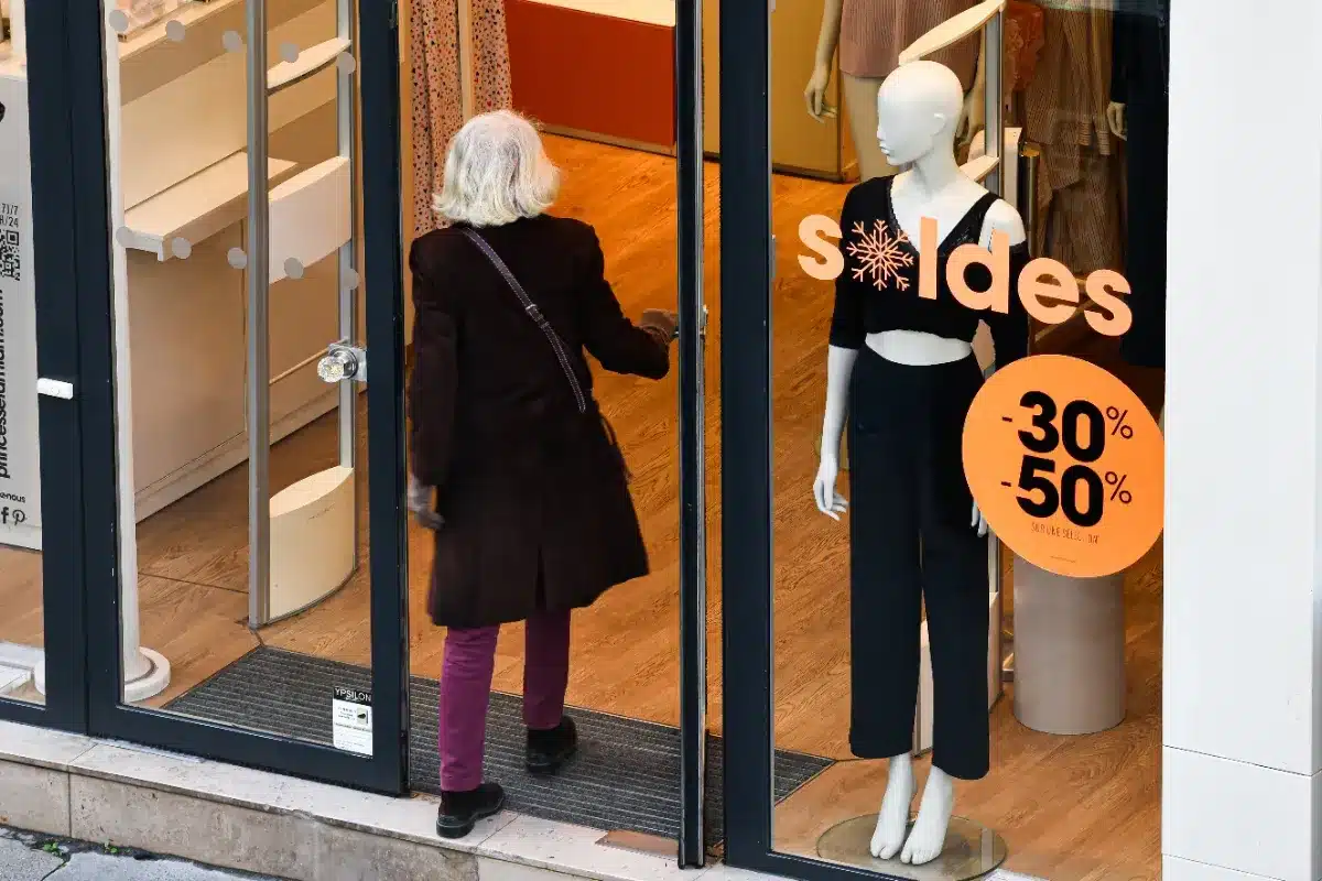 Avant de planifier vos vacances cet été, vérifiez les nouvelles dates des soldes 2026 : certains départements ont un calendrier décalé